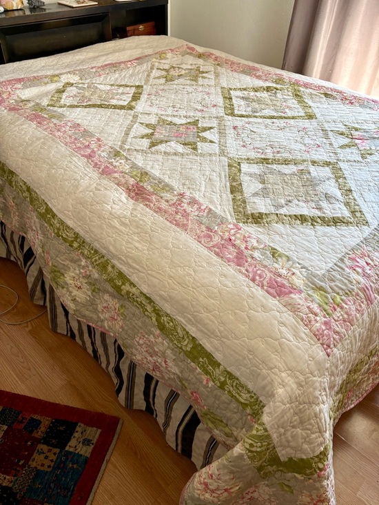 Martha Stewart Other - Martha Stewart Oversized Floral Quilt Twin/Extra-Long /Spring Pink & Sage